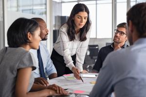 A liderança feminina transformadora é chamada a transcender fronteiras